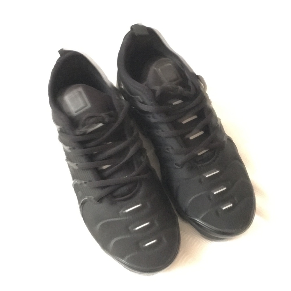 VaporMax Plus — Triple Black